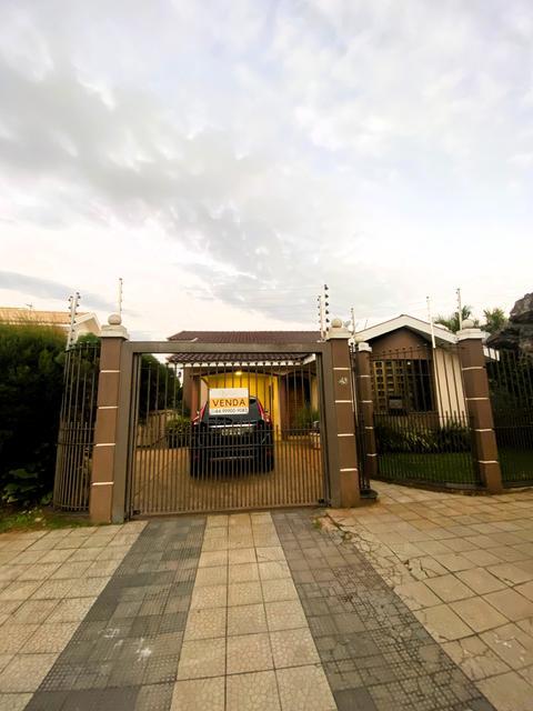 Sobrado à venda em Maringá, Zona 04, com 3 quartos, com 350 m²